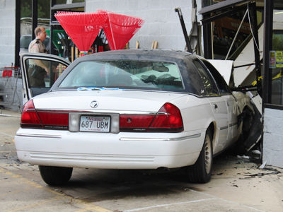 Car crashes into front of Fred's in North Crossett